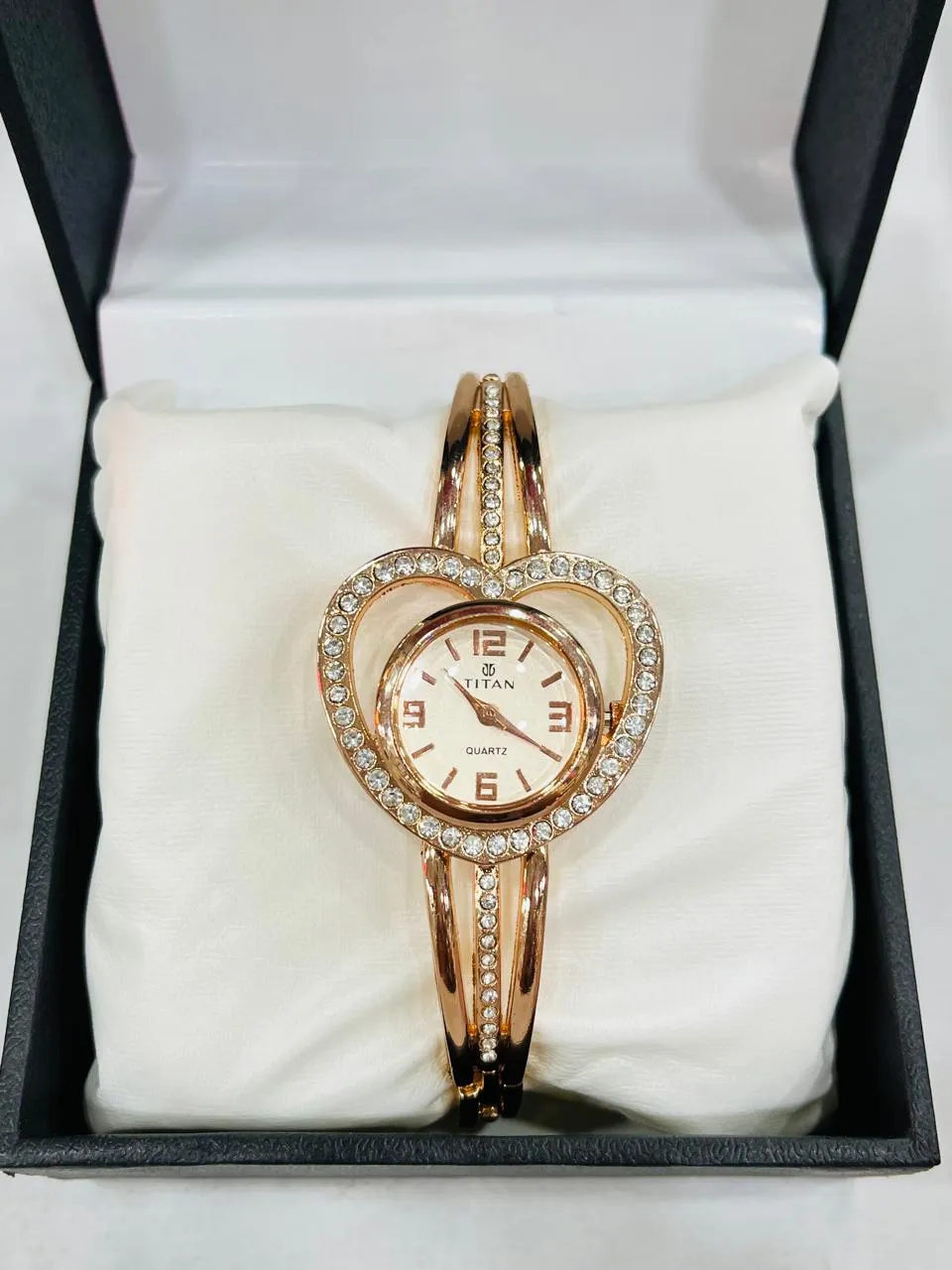 Ladies Watch BTL Chain Mixed Color Artifical Diamonds