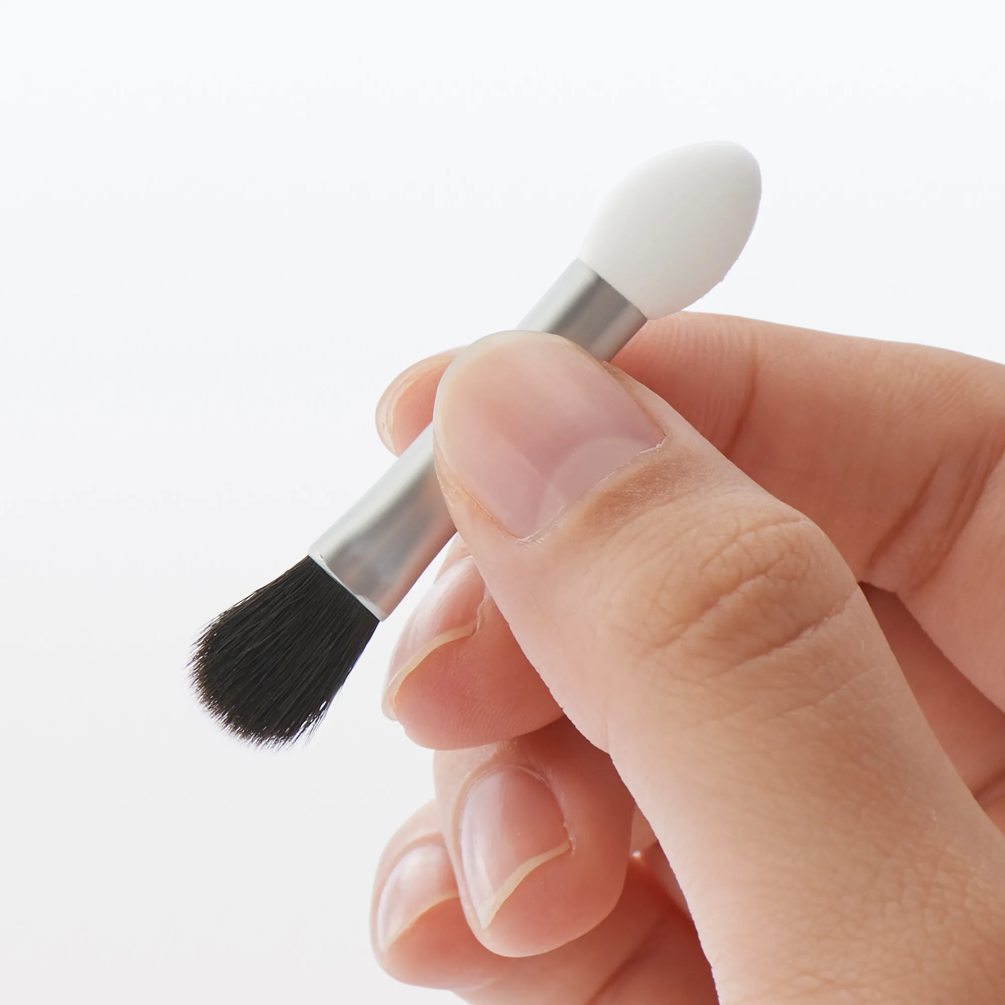 Eyeshade Brush Soft Foam Glass