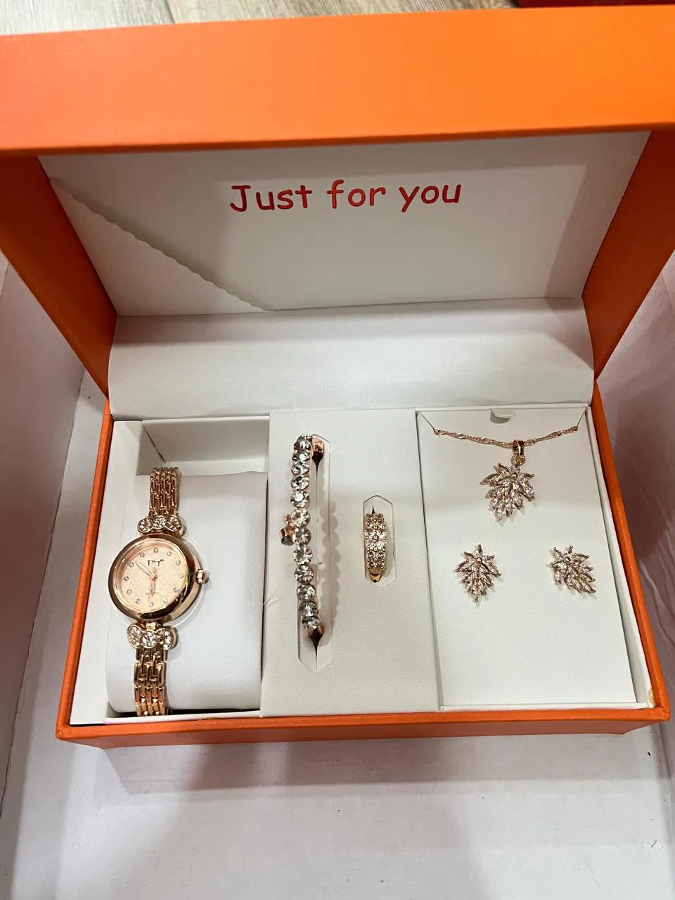 FT Gift Watch Set Jusr 4 IN 1 FT NO 4